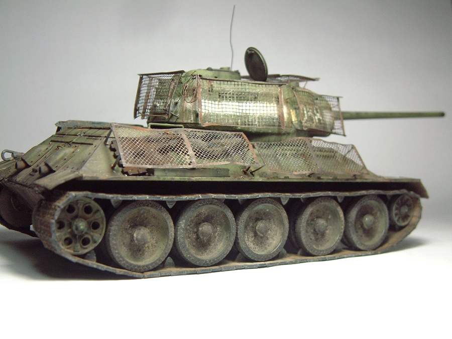 T-34/85 "Berlin 1945" [Academy] 1/35e 1606020540374769014276979