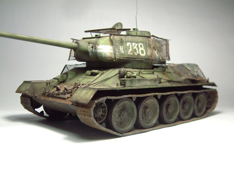 T-34/85 "Berlin 1945" [Academy] 1/35e 1606020540494769014276983
