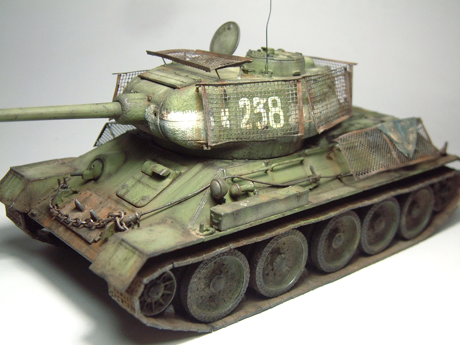T-34/85 "Berlin 1945" [Academy] 1/35e 1606020540554769014276984