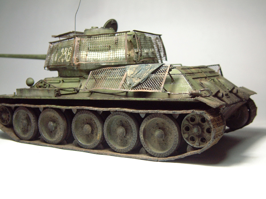 T-34/85 "Berlin 1945" [Academy] 1/35e 1606020541004769014276985