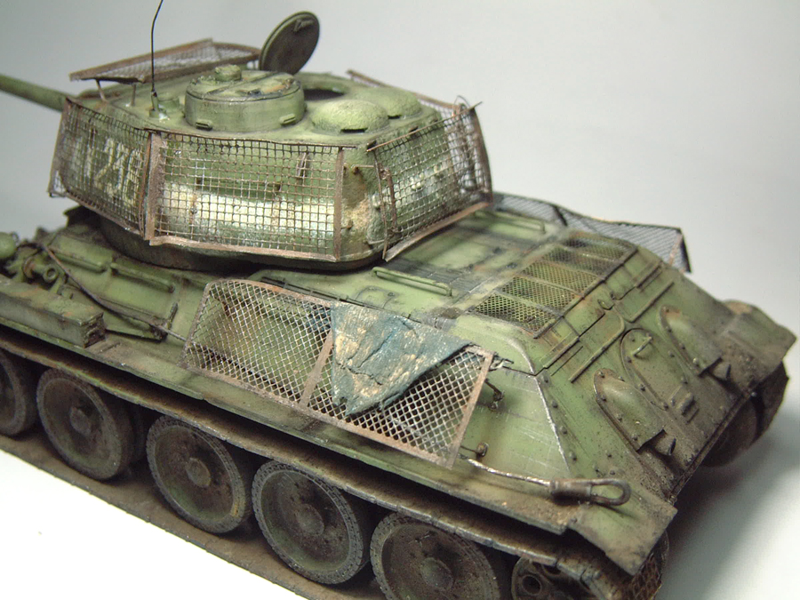 T-34/85 "Berlin 1945" [Academy] 1/35e 1606020541064769014276986