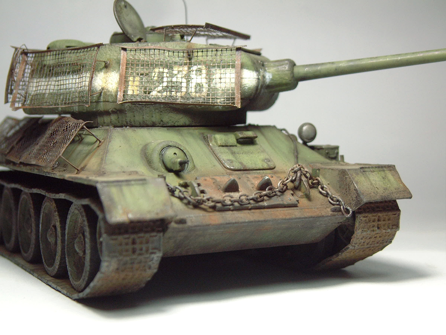 T-34/85 "Berlin 1945" [Academy] 1/35e 1606020541184769014276988