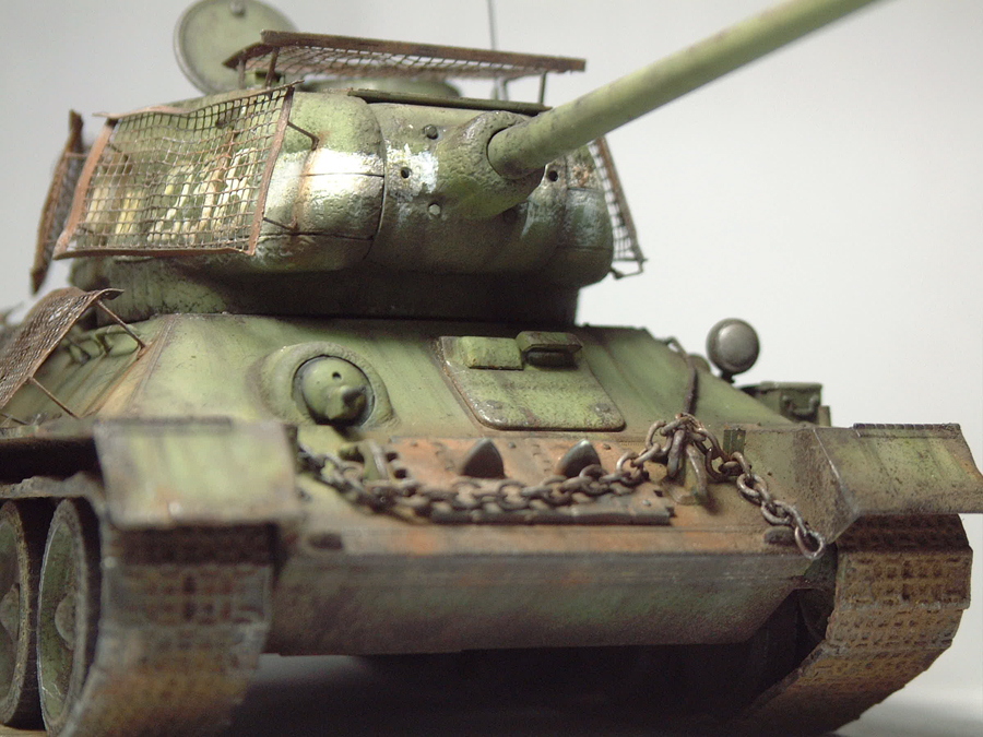 T-34/85 "Berlin 1945" [Academy] 1/35e 1606020541254769014276989