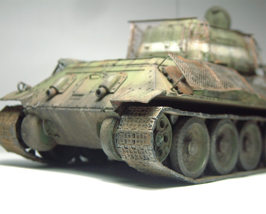 T-34/85 "Berlin 1945" [Academy] 1/35e 1606020541464769014276992