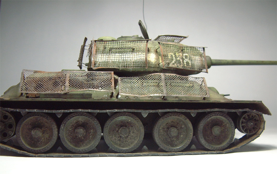 T-34/85 "Berlin 1945" [Academy] 1/35e 1606020541564769014276993