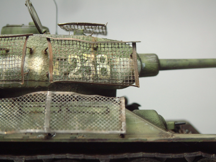 T-34/85 "Berlin 1945" [Academy] 1/35e 1606020542024769014276994