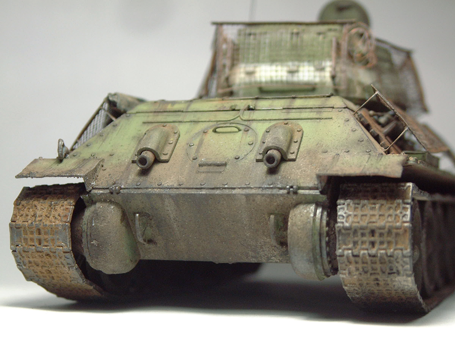 T-34/85 "Berlin 1945" [Academy] 1/35e 1606020542194769014276996