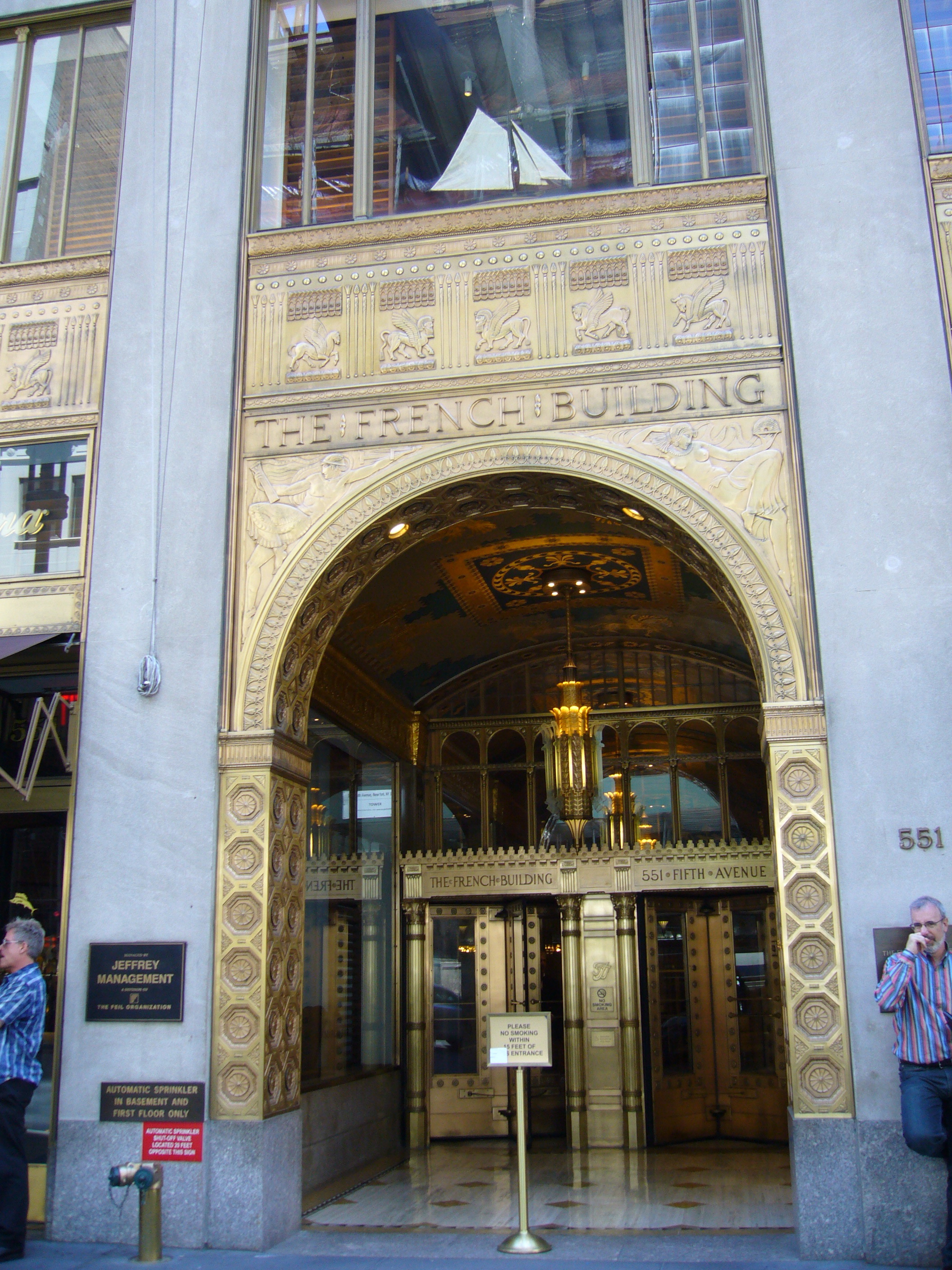 Portail French Building