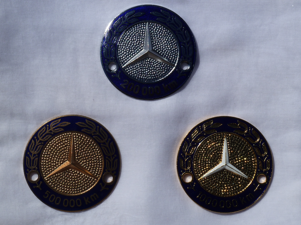 Logos / Badges de calandre pour Mercedes ayant un important kilometrage 16082205161512480114445332