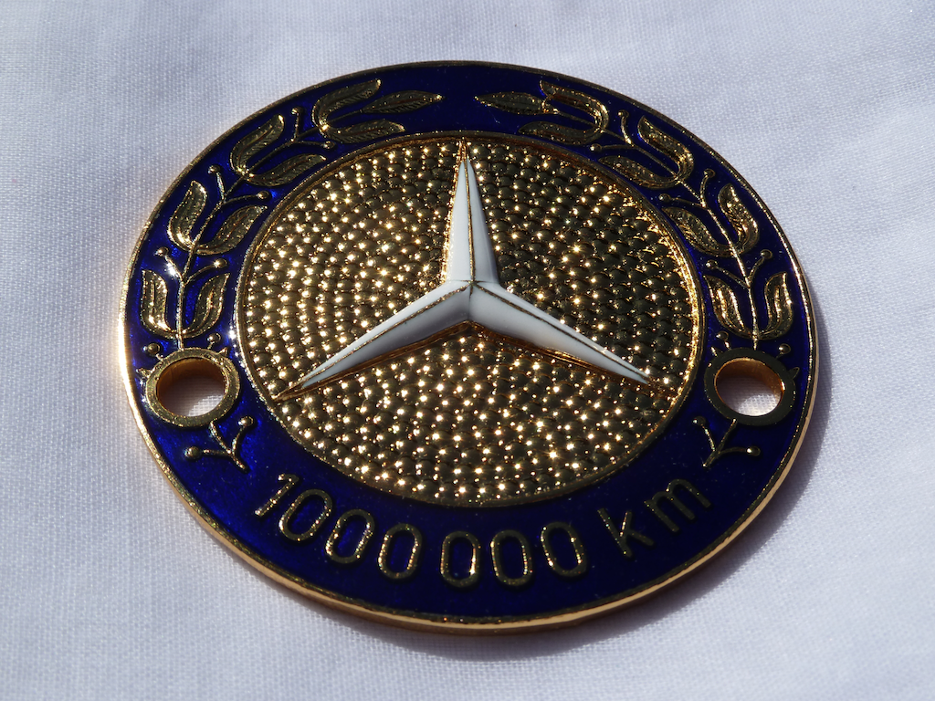 Logos / Badges de calandre pour Mercedes ayant un important kilometrage 16082205161712480114445333