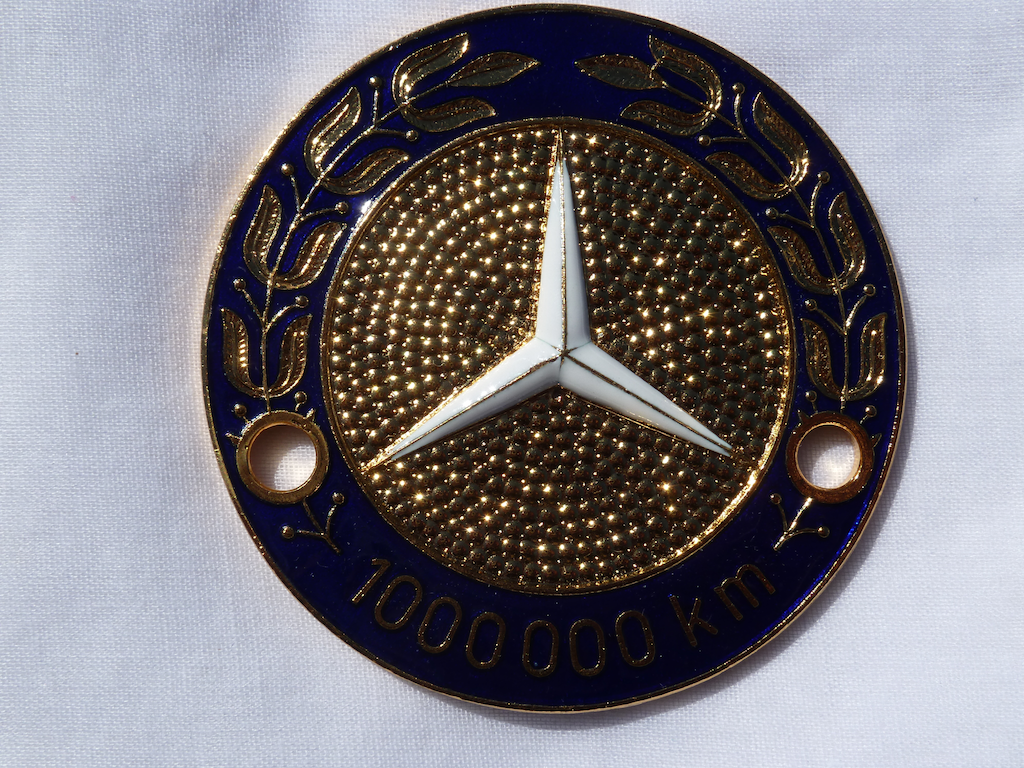 Logos / Badges de calandre pour Mercedes ayant un important kilometrage 16082205161912480114445335