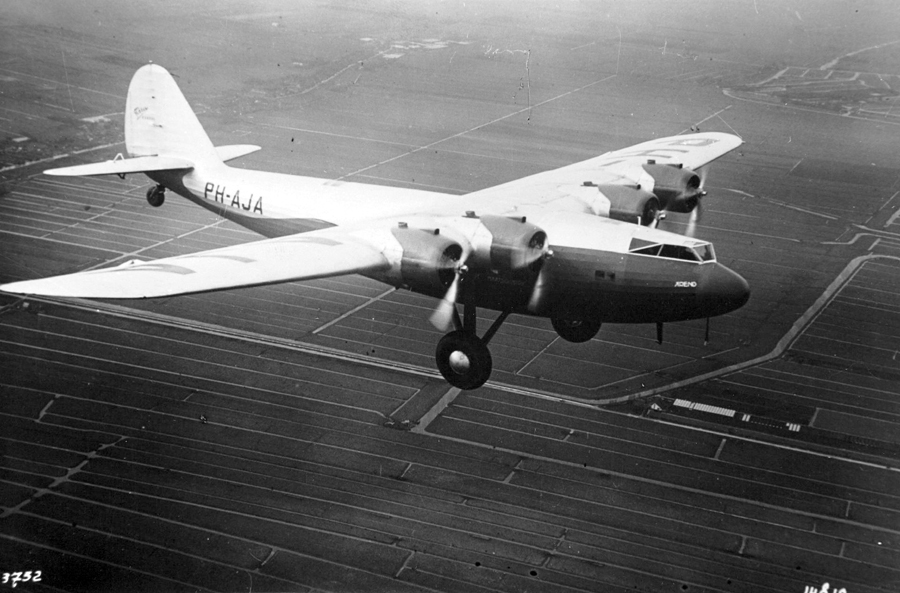 Fokker XXXVI en vol small