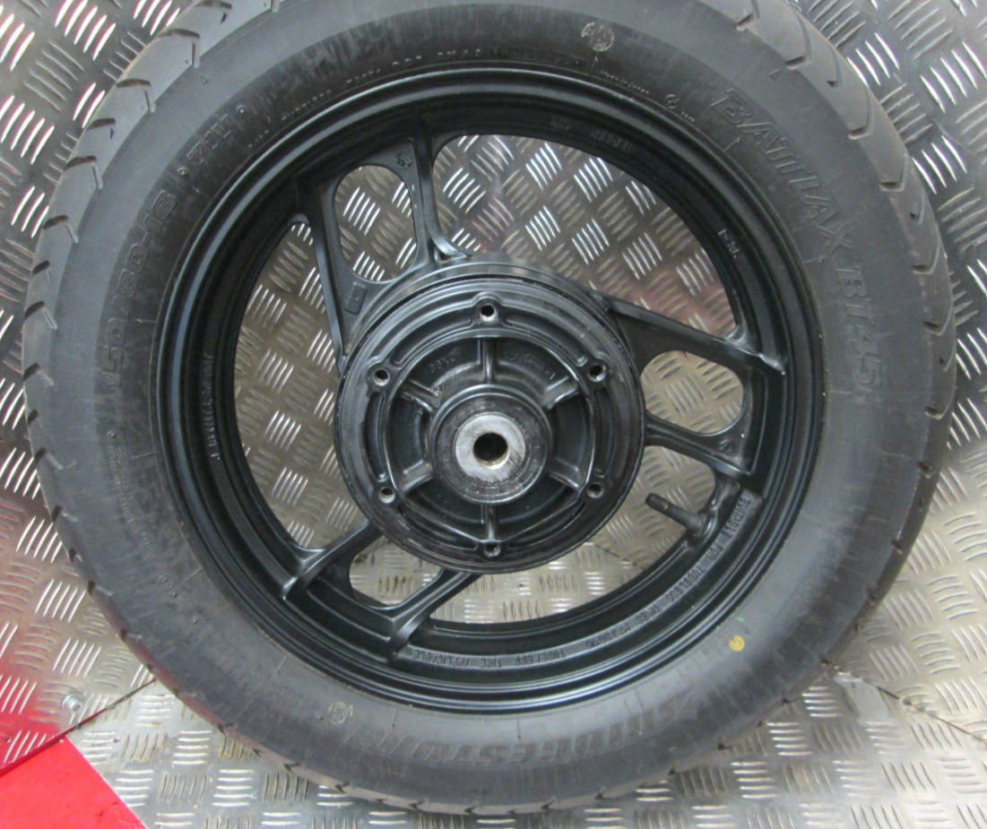 Une idée de la taille des pneus  16101902412019366914566358