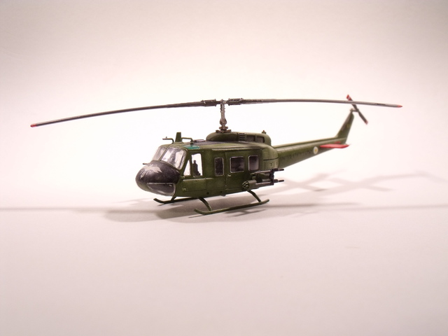 [Revell] Bell UH-1H Gunship 1/100 16112003231012553914647901