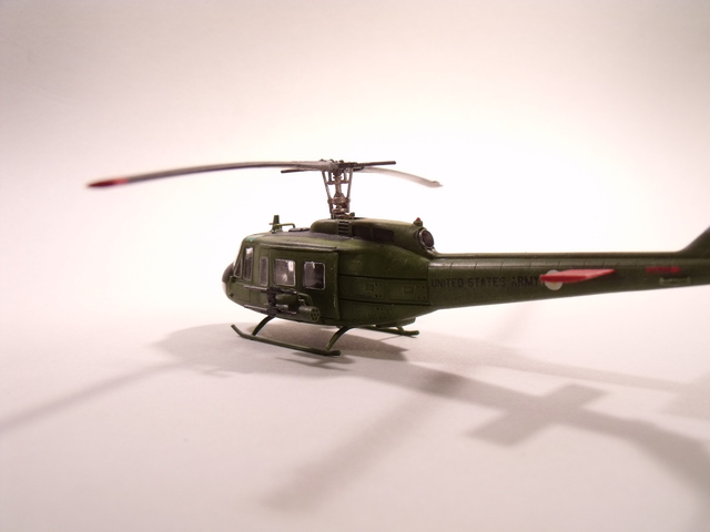 [Revell] Bell UH-1H Gunship 1/100 16112003231712553914647905