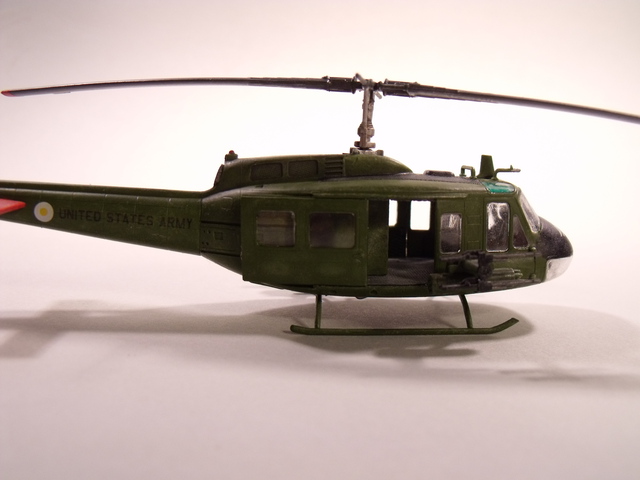 [Revell] Bell UH-1H Gunship 1/100 16112003232112553914647908