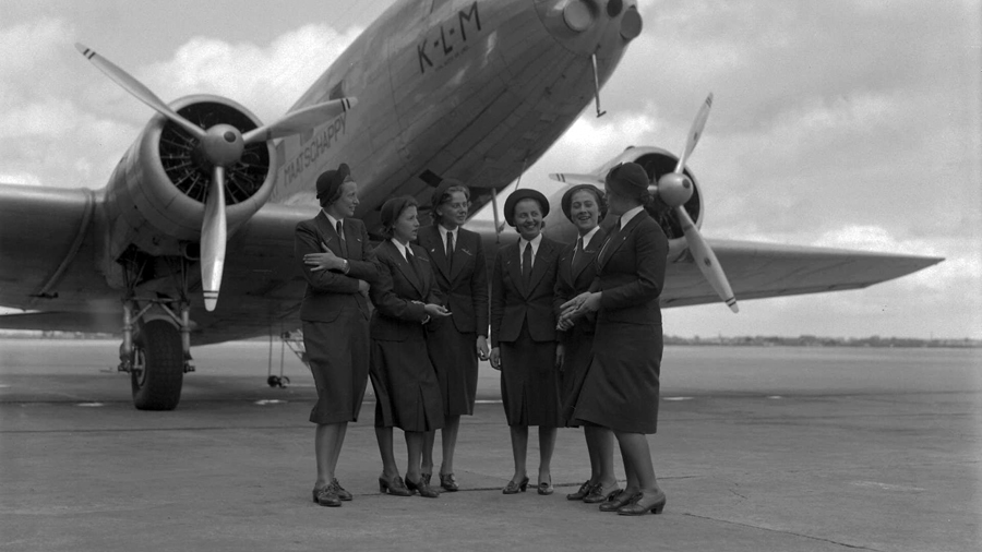 1936-Stewardessen-voor-DC2 small