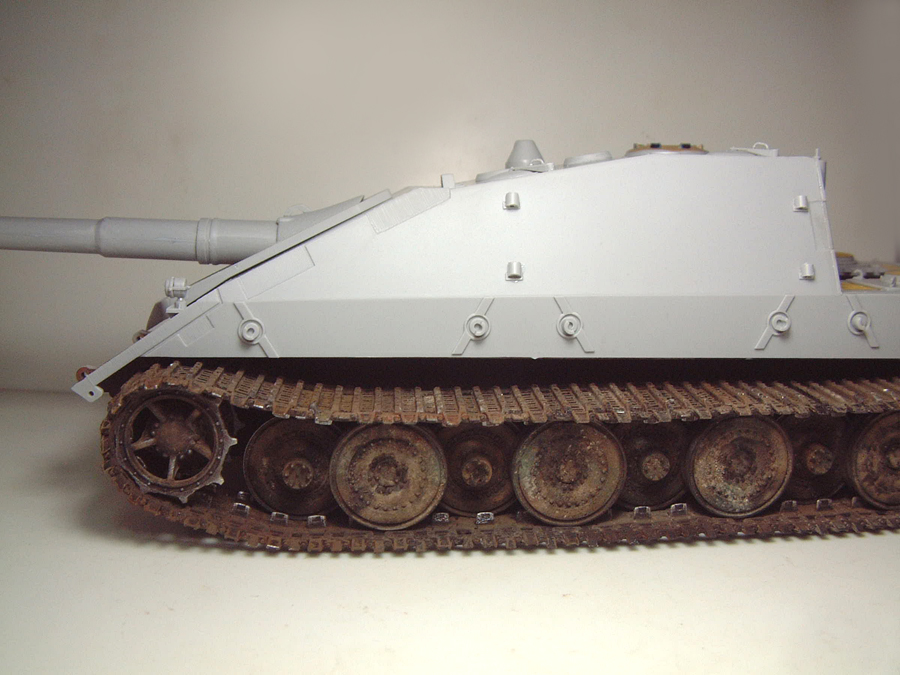 Jagdpanzer E-100 -1/35e [Trumpeter] - Page 2 1702011140394769014817287
