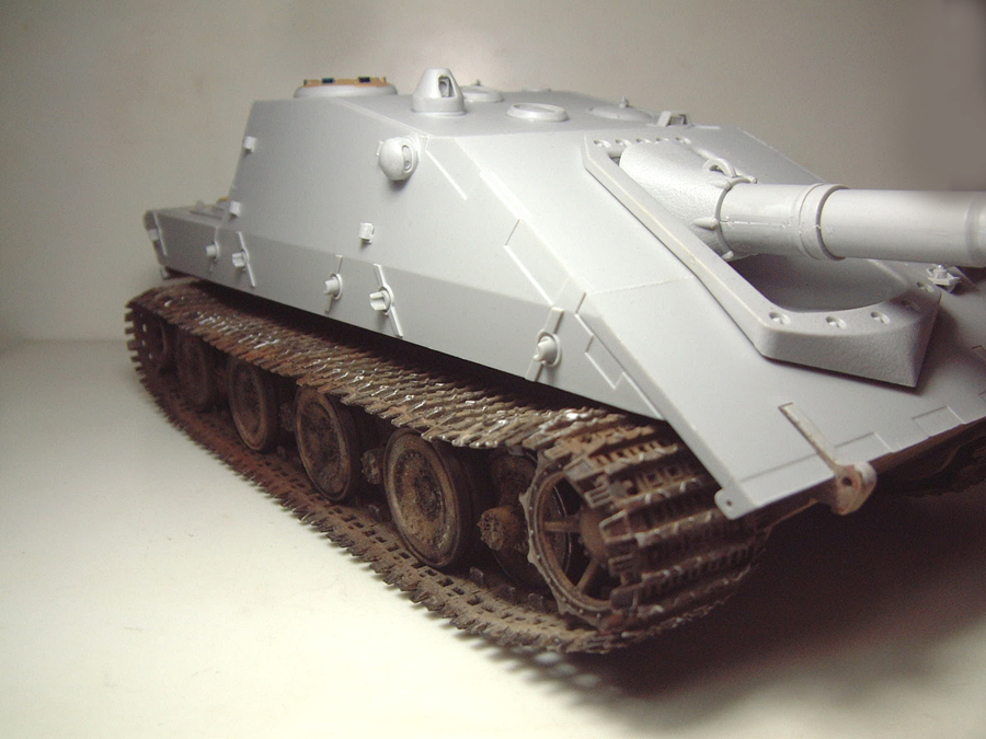 Jagdpanzer E-100 -1/35e [Trumpeter] - Page 2 1702011140454769014817288