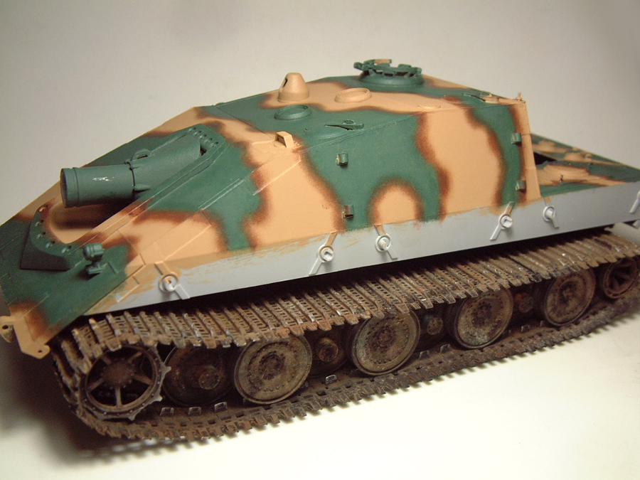 Jagdpanzer E-100 -1/35e [Trumpeter] - Page 2 1702020638384769014820443
