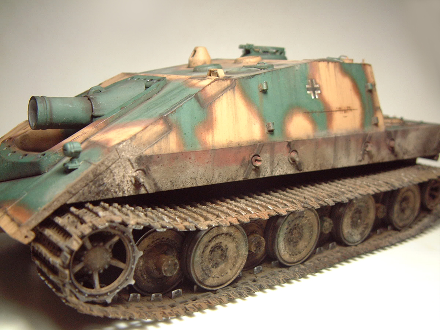 Jagdpanzer E-100 -1/35e [Trumpeter] - Page 2 1702040717184769014824685