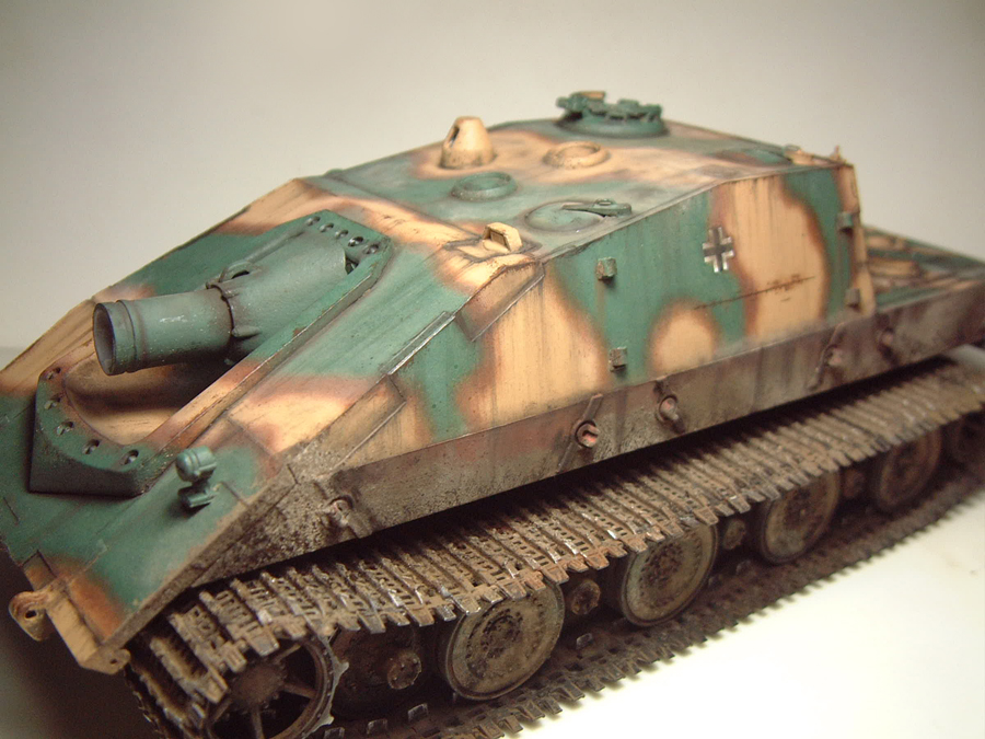 Jagdpanzer E-100 -1/35e [Trumpeter] - Page 3 1702040717294769014824689