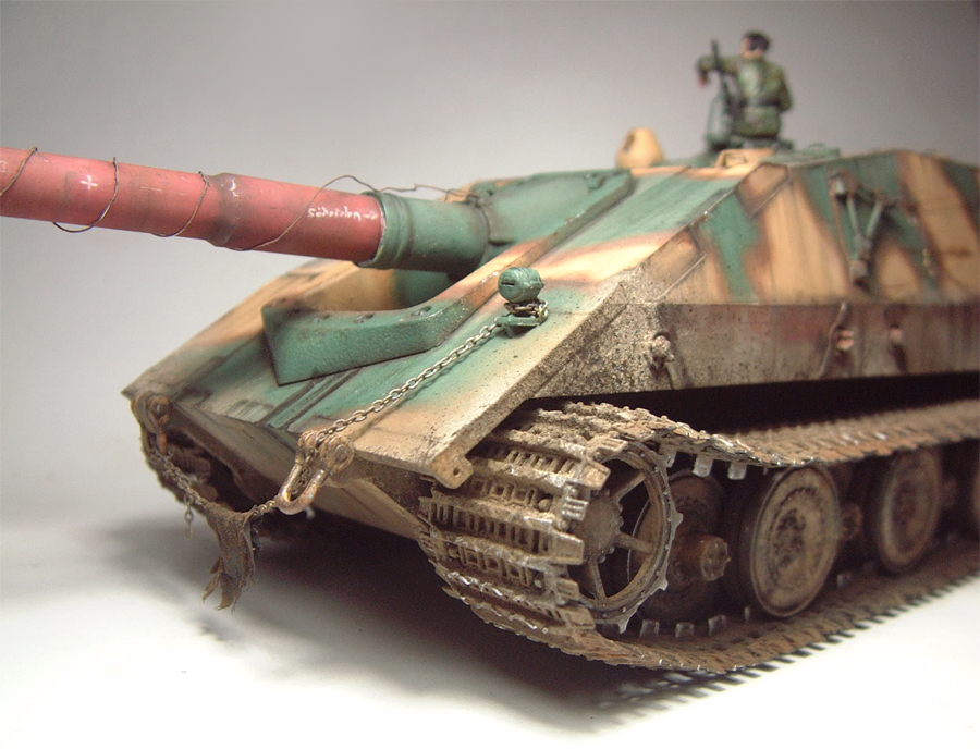 Jagdpanzer E-100 -1/35e [Trumpeter] 1702091237274769014834750