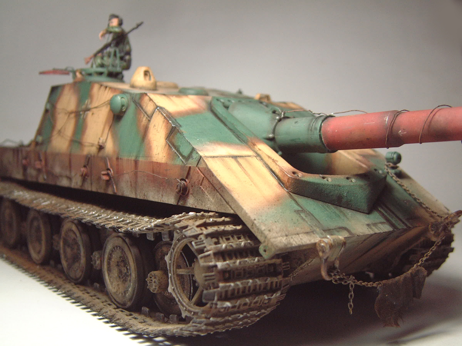 Jagdpanzer E-100 -1/35e [Trumpeter] 1702091238174769014834759