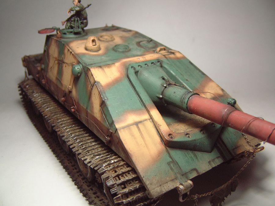 Jagdpanzer E-100 -1/35e [Trumpeter] 1702091238224769014834760