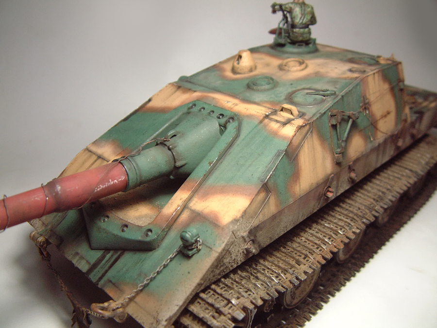 Jagdpanzer E-100 -1/35e [Trumpeter] 1702091238284769014834761