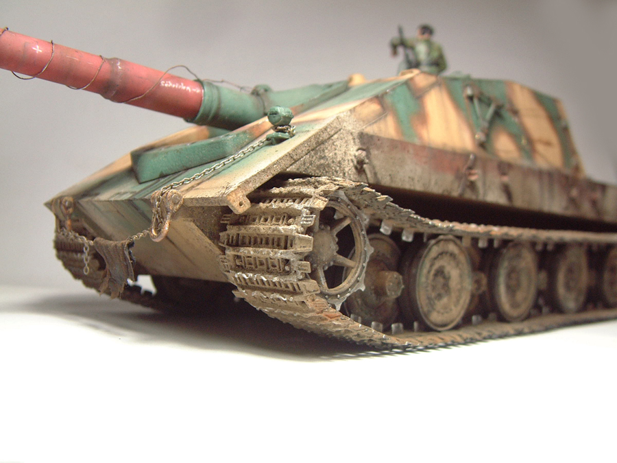 Jagdpanzer E-100 -1/35e [Trumpeter] 1702091238324769014834762