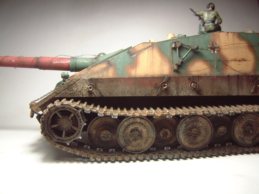 Jagdpanzer E-100 -1/35e [Trumpeter] 1702091238384769014834763