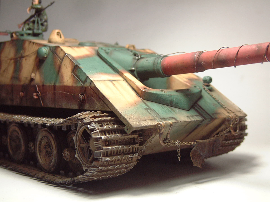 Jagdpanzer E-100 -1/35e [Trumpeter] 1702091238534769014834766
